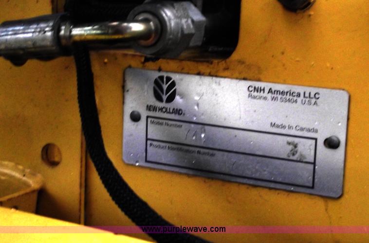 image for item C5957 2004 New Holland 74C 30' flex head