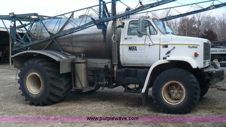 image for item C5974 1984 GMC Topkick 7000 sprayer truck