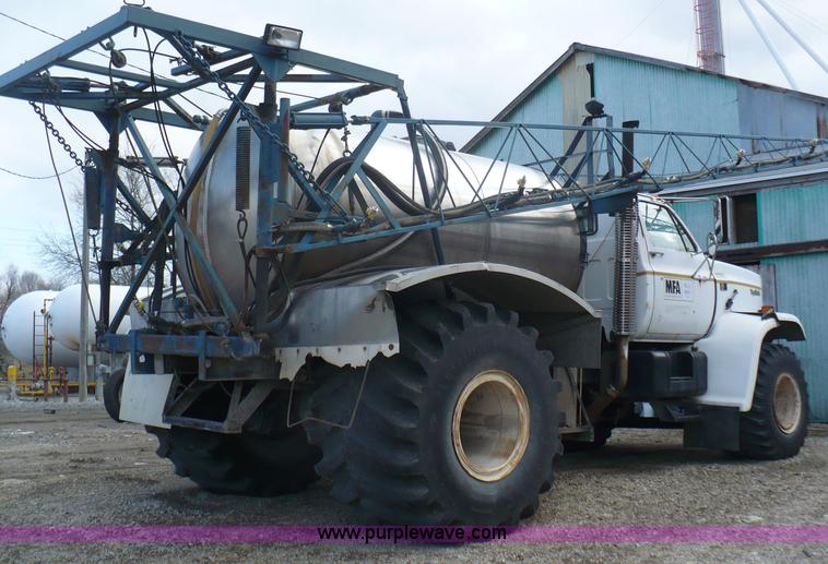 image for item C5974 1984 GMC Topkick 7000 sprayer truck