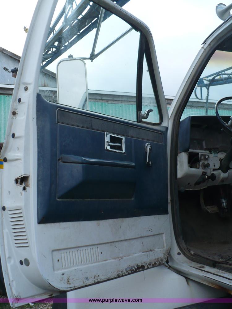 image for item C5974 1984 GMC Topkick 7000 sprayer truck