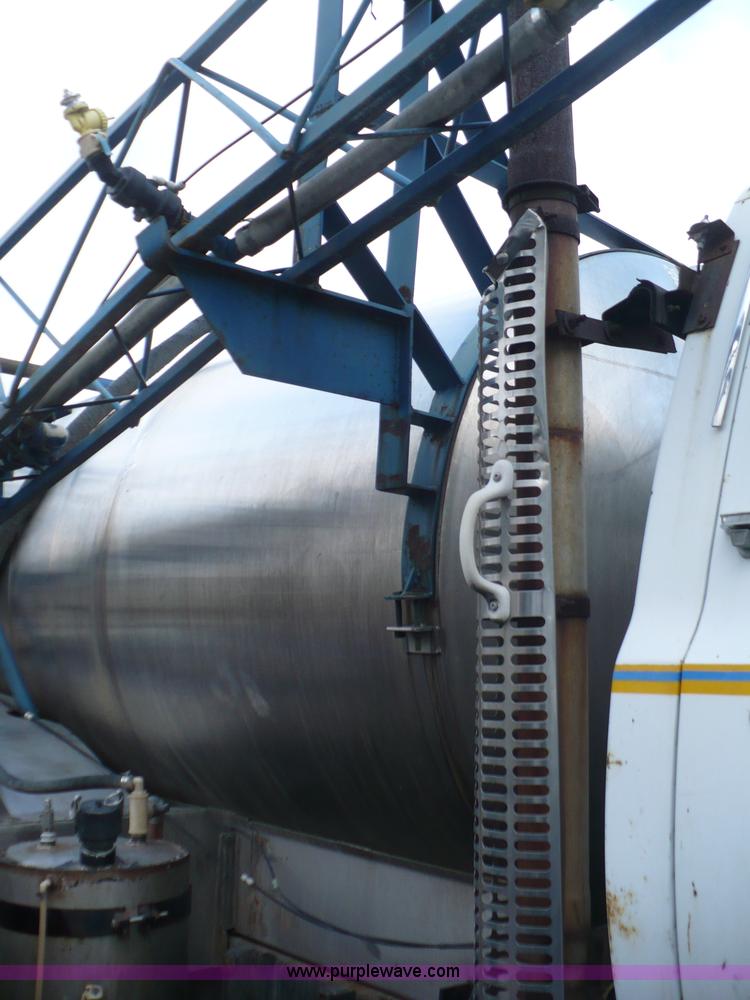 image for item C5974 1984 GMC Topkick 7000 sprayer truck