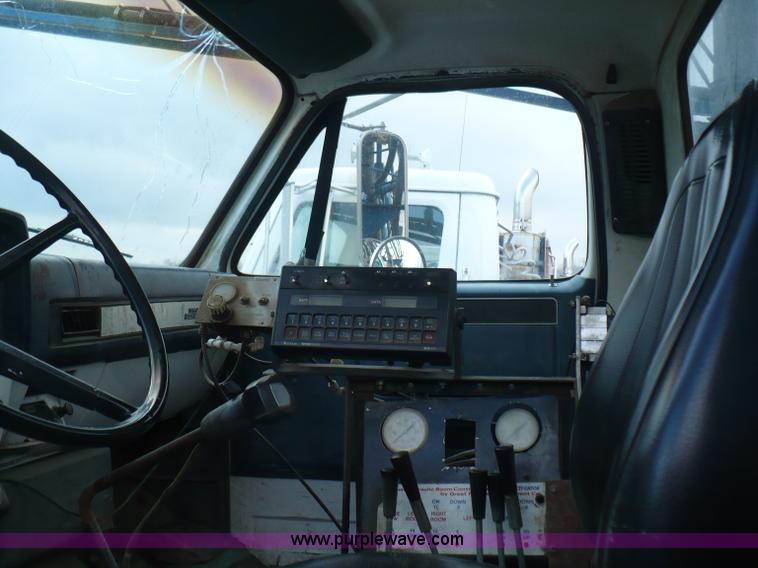 image for item C5974 1984 GMC Topkick 7000 sprayer truck