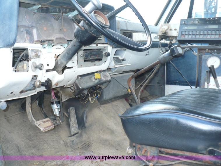 image for item C5974 1984 GMC Topkick 7000 sprayer truck