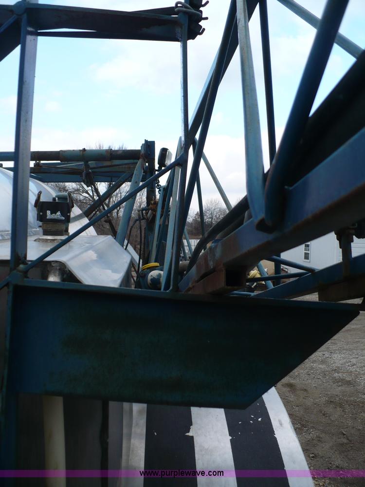 image for item C5974 1984 GMC Topkick 7000 sprayer truck