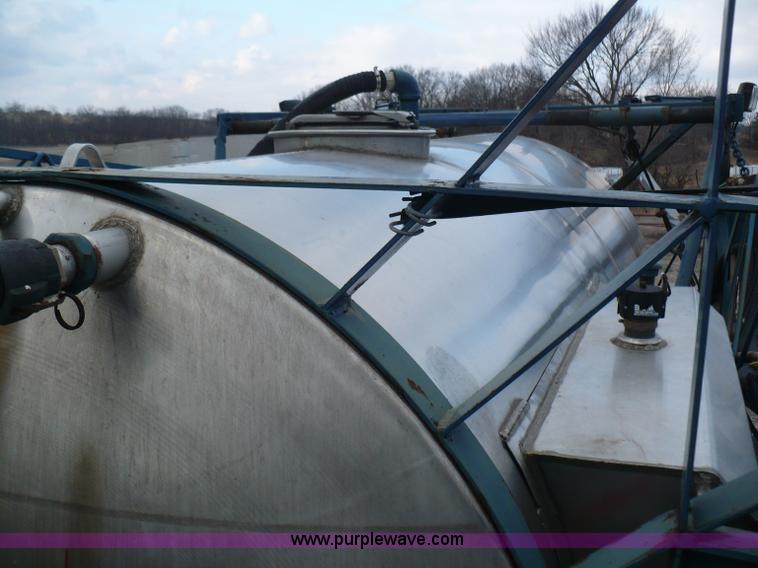 image for item C5974 1984 GMC Topkick 7000 sprayer truck