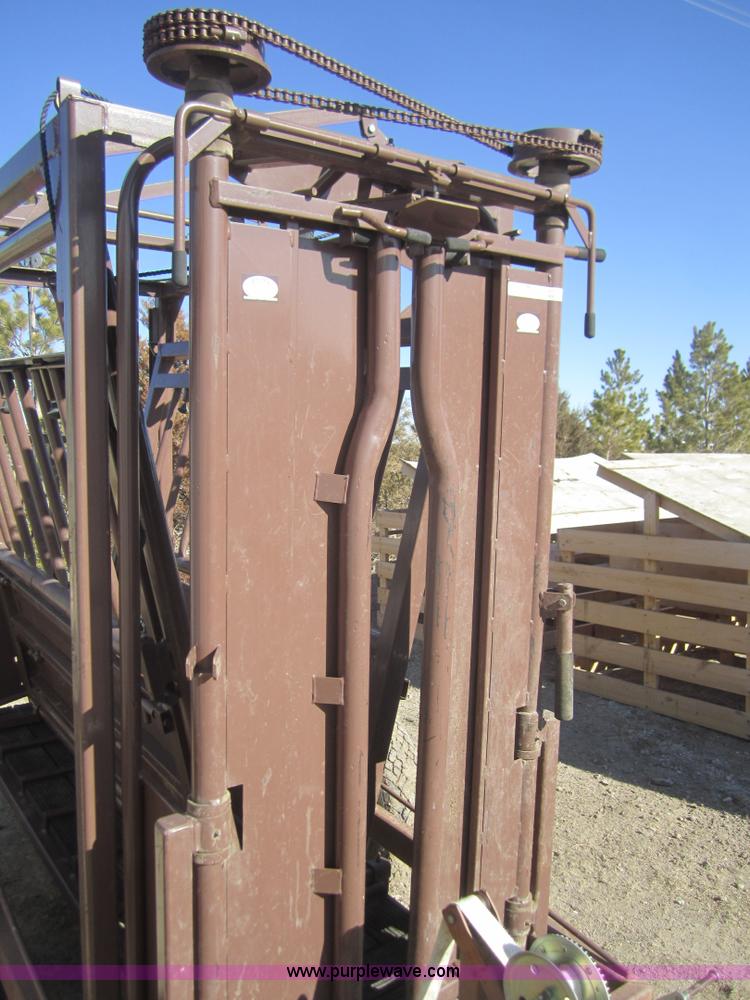 image for item C9900 Blattner portable squeeze chute