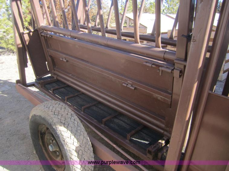 image for item C9900 Blattner portable squeeze chute