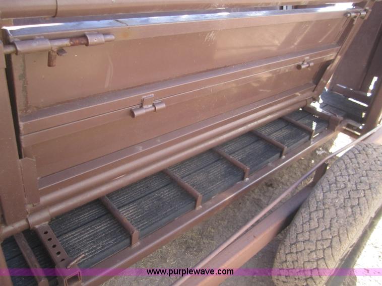 image for item C9900 Blattner portable squeeze chute