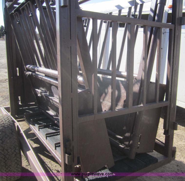 image for item C9900 Blattner portable squeeze chute