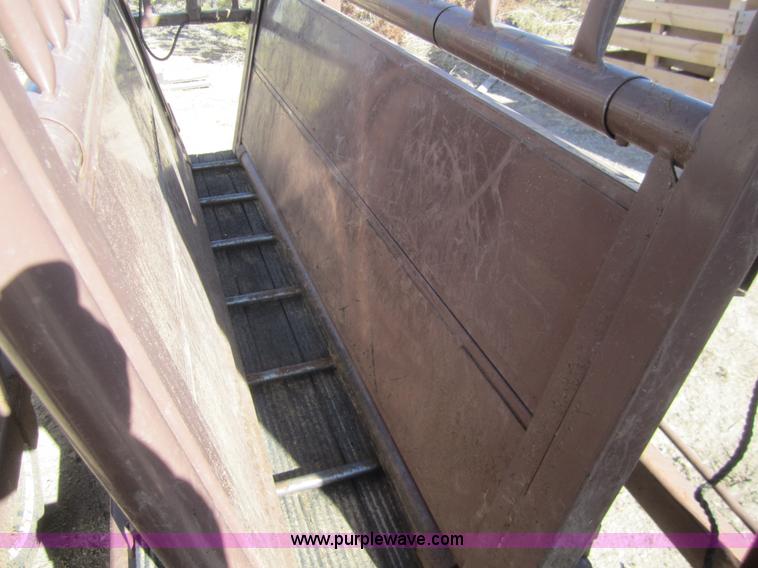 image for item C9900 Blattner portable squeeze chute