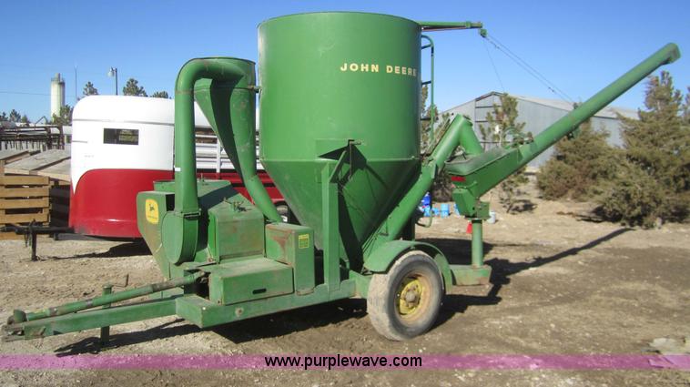 image for item C9901 John Deere 400 grinder/mixer