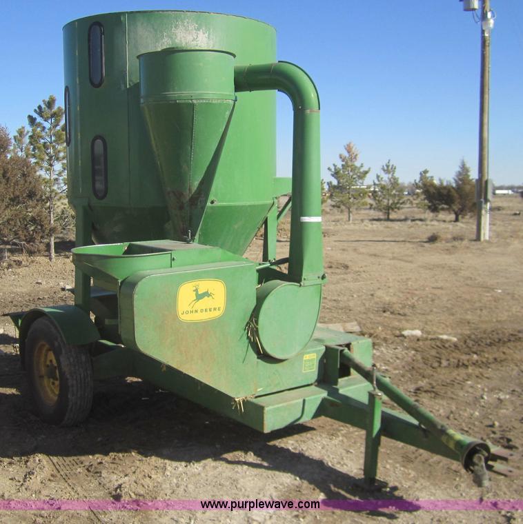 John Deere 400 grinder/mixer in Ulysses, KS Item C9901 sold Purple Wave