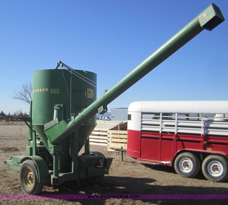 image for item C9901 John Deere 400 grinder/mixer
