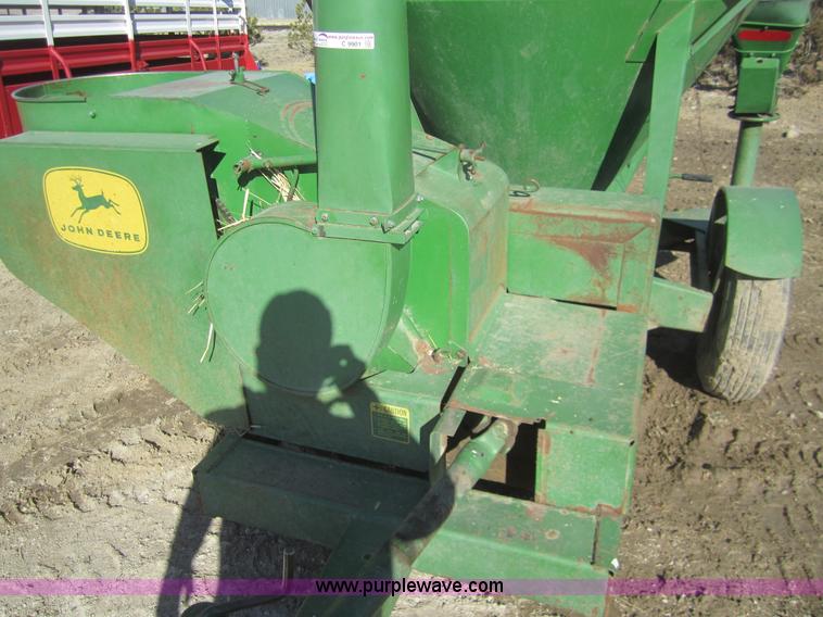 image for item C9901 John Deere 400 grinder/mixer
