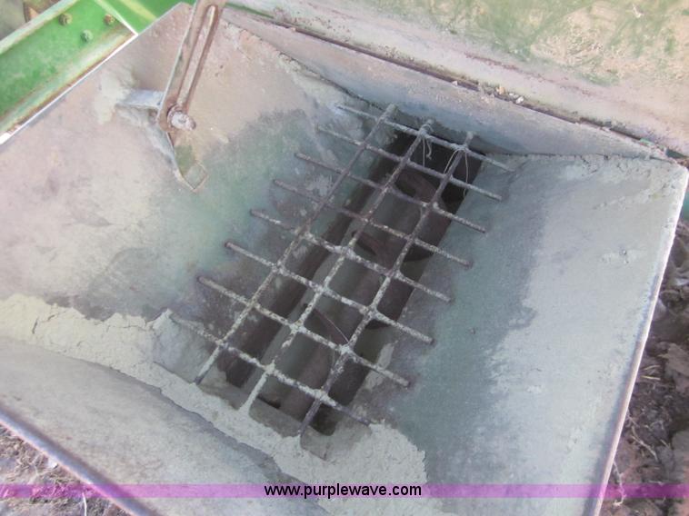 image for item C9901 John Deere 400 grinder/mixer