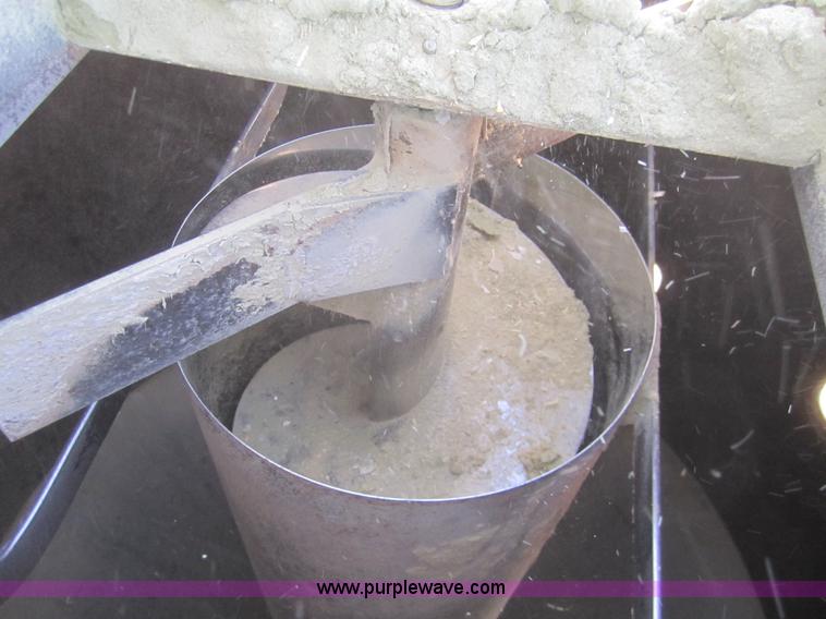 image for item C9901 John Deere 400 grinder/mixer