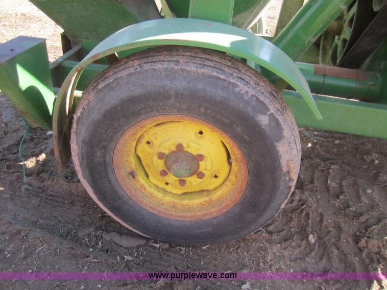 image for item C9901 John Deere 400 grinder/mixer