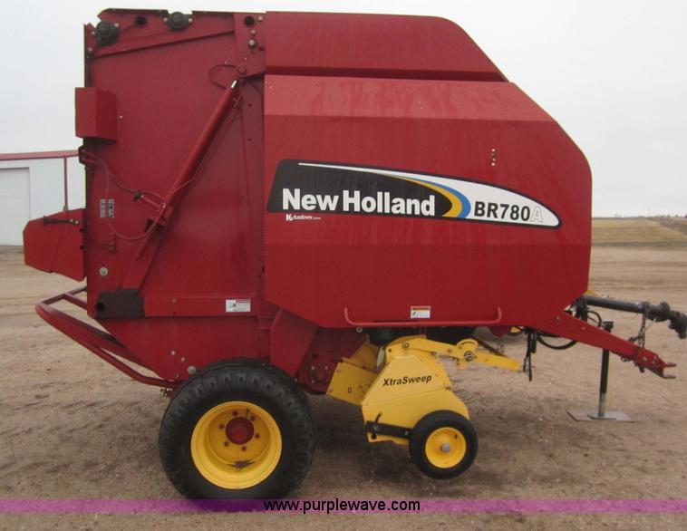 image for item C9902 New Holland BR780A round baler