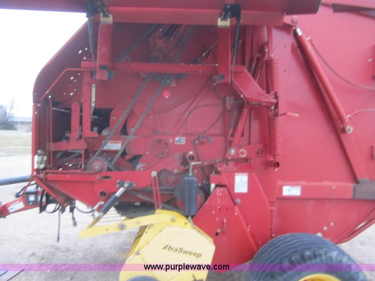 image for item C9902 New Holland BR780A round baler