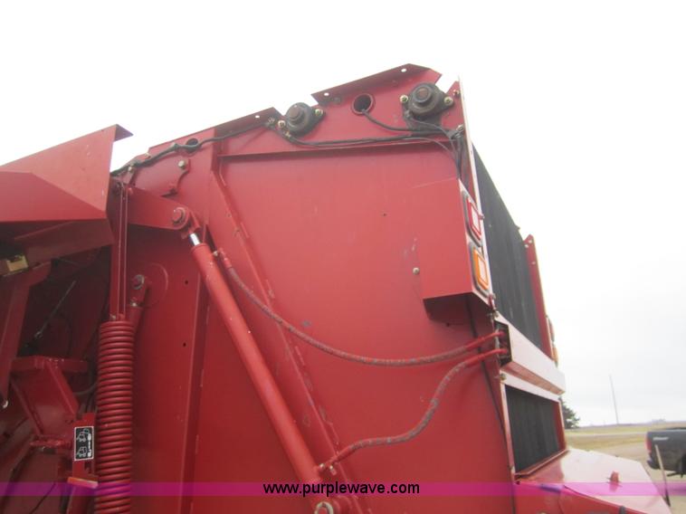 image for item C9902 New Holland BR780A round baler