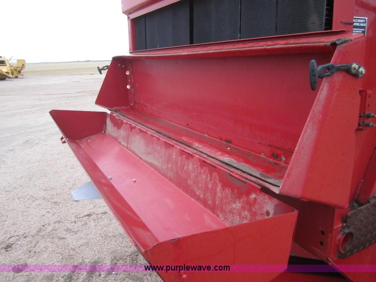 image for item C9902 New Holland BR780A round baler