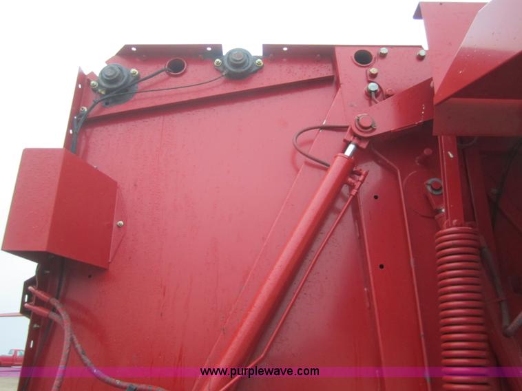 image for item C9902 New Holland BR780A round baler