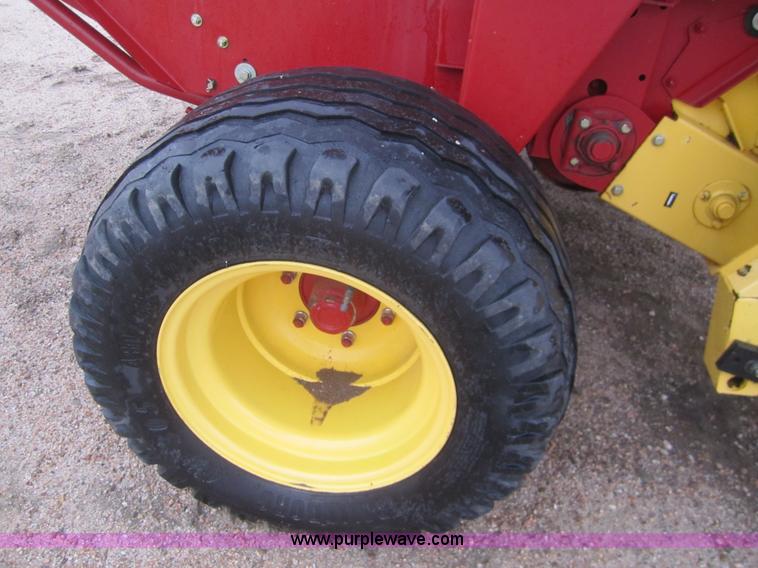 image for item C9902 New Holland BR780A round baler