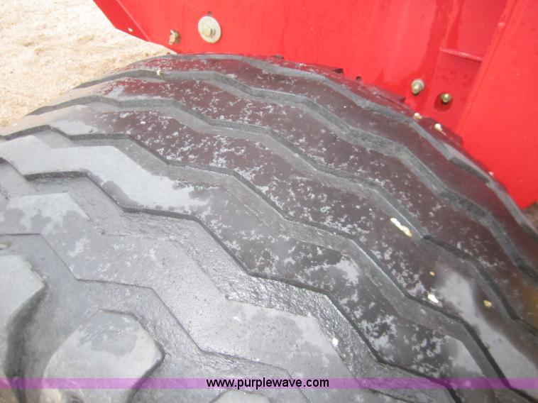 image for item C9902 New Holland BR780A round baler