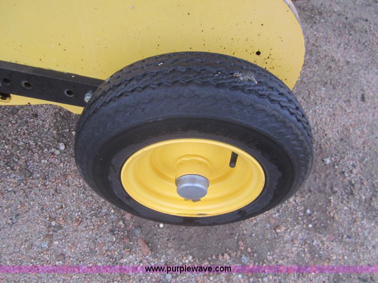 image for item C9902 New Holland BR780A round baler