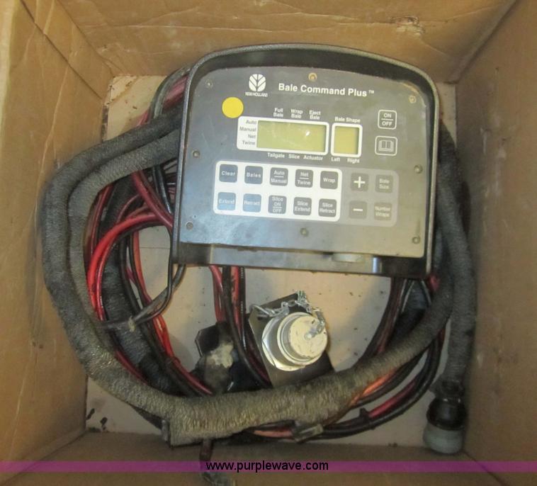 image for item C9902 New Holland BR780A round baler