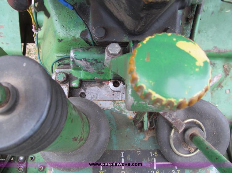 image for item D3008 1980 John Deere 2240 tractor