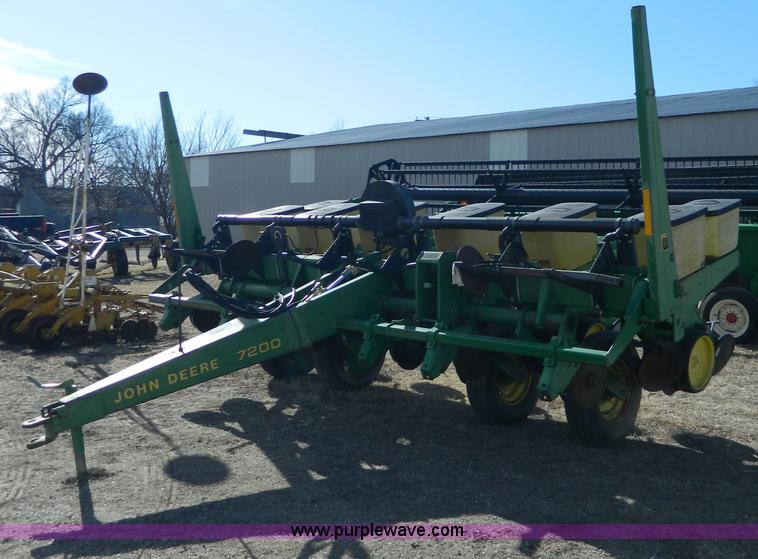 image for item D8748 John Deere 7200 split row planter