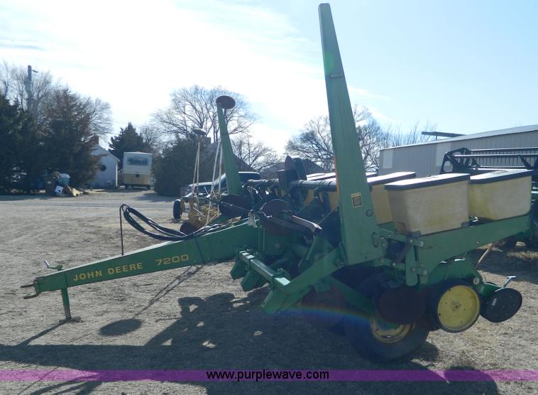 image for item D8748 John Deere 7200 split row planter
