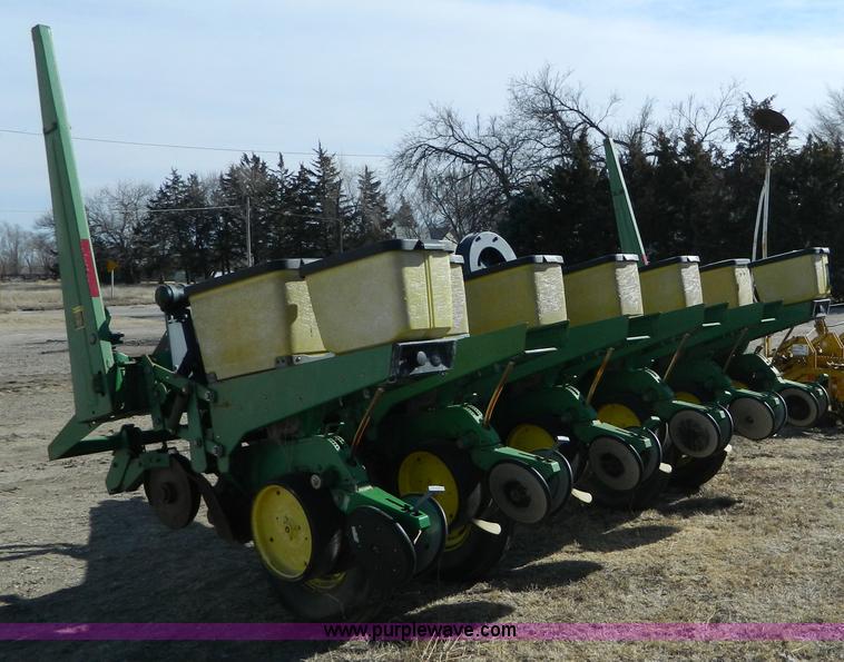 image for item D8748 John Deere 7200 split row planter