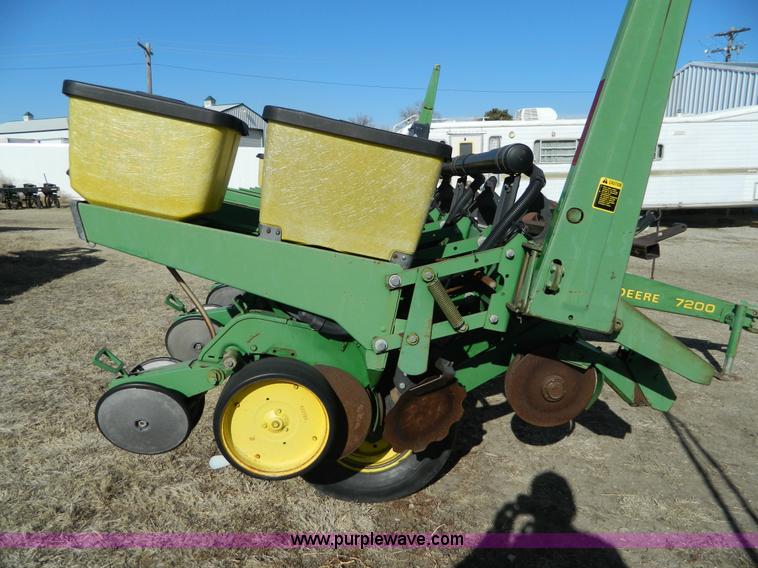 image for item D8748 John Deere 7200 split row planter