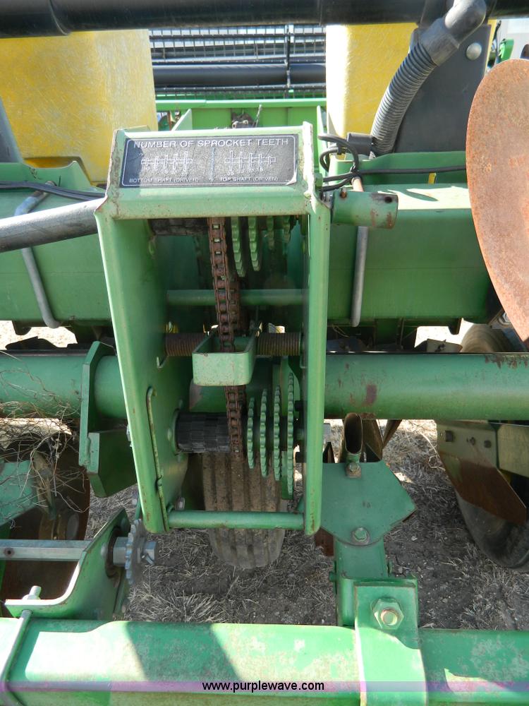 image for item D8748 John Deere 7200 split row planter