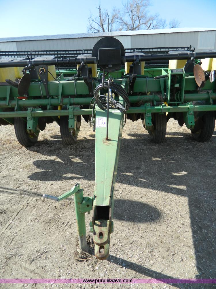 image for item D8748 John Deere 7200 split row planter