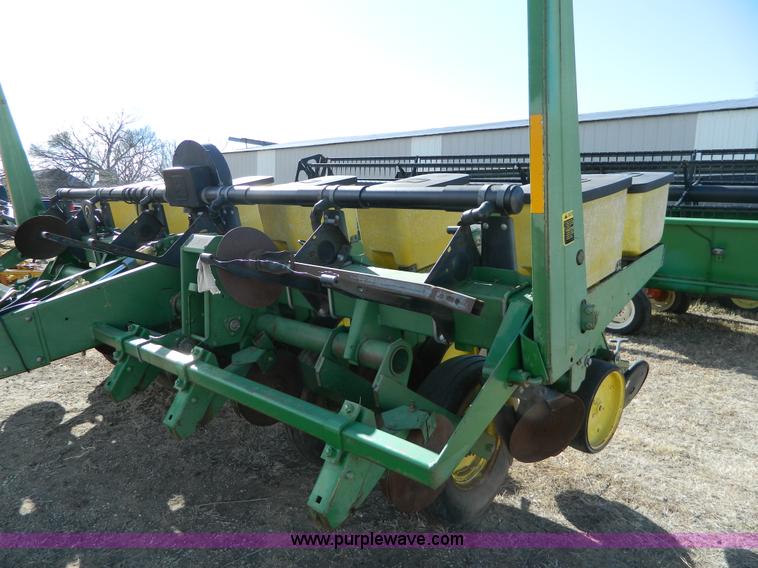 image for item D8748 John Deere 7200 split row planter