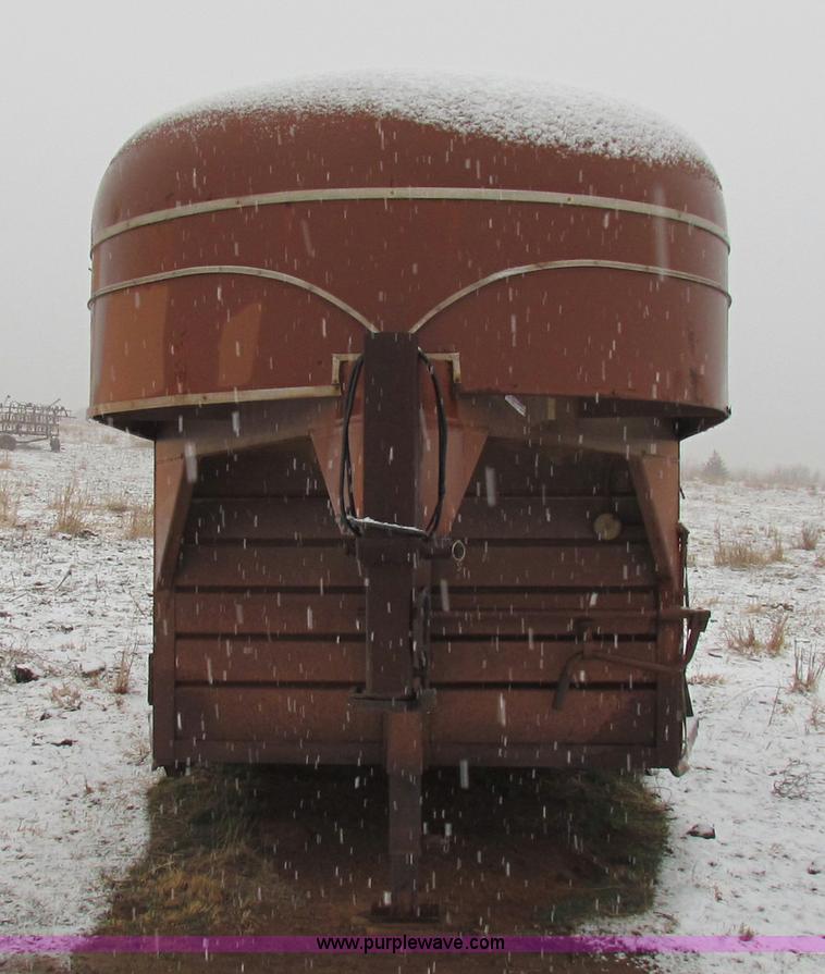 image for item I9510 1977 Hale stock trailer