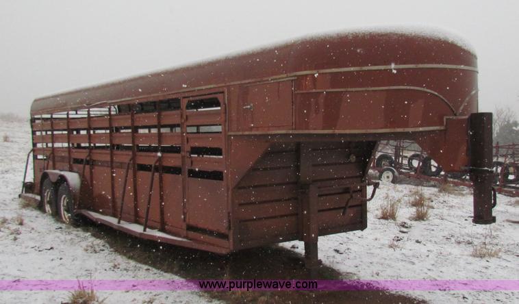 image for item I9510 1977 Hale stock trailer