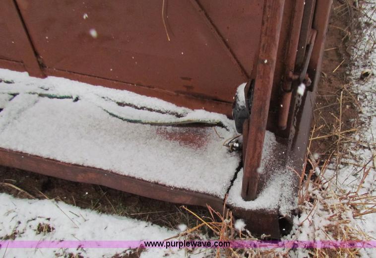 image for item I9510 1977 Hale stock trailer