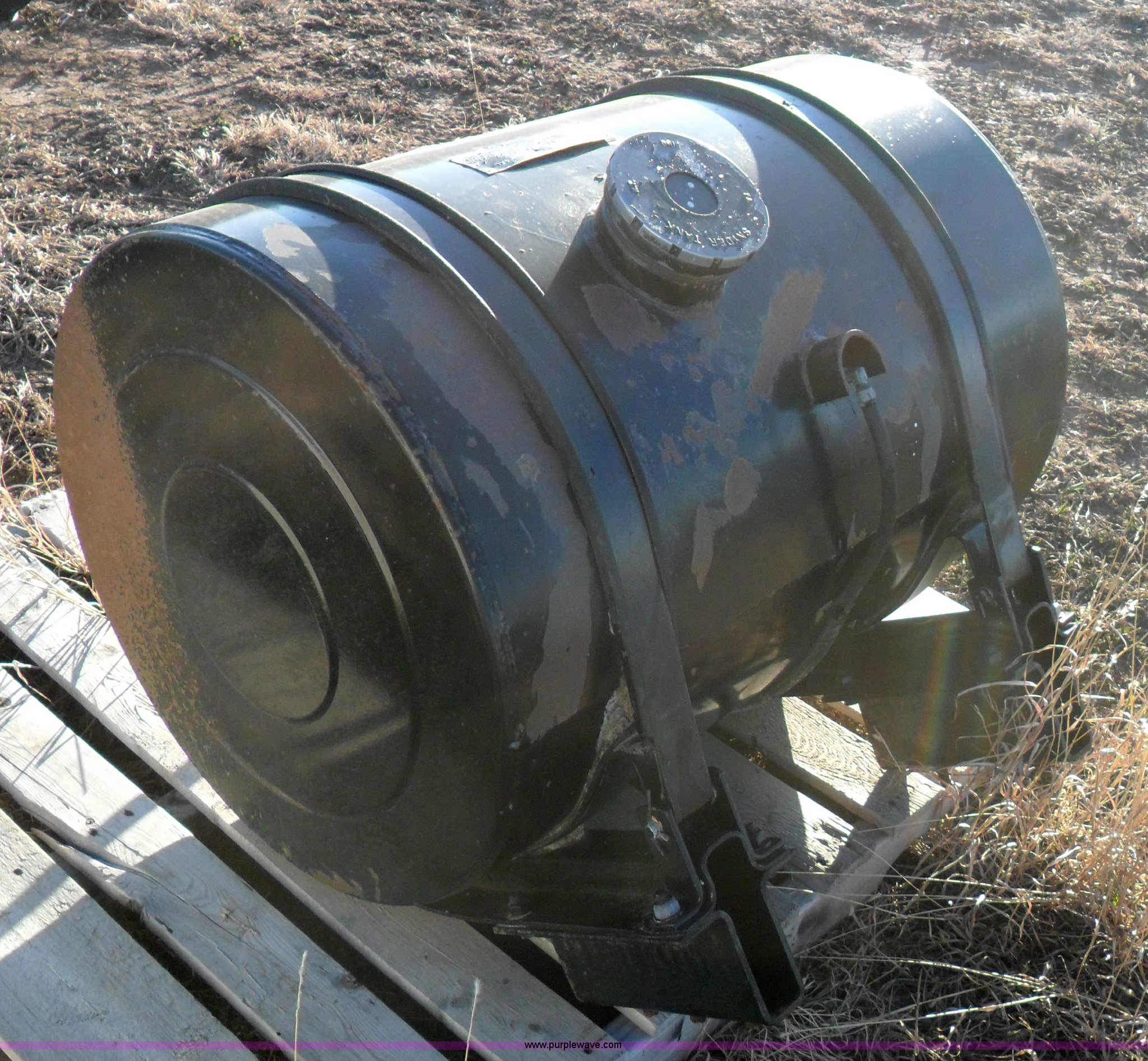 50 gallon round fuel tank in Lyons, KS Item A1985 sold Purple Wave