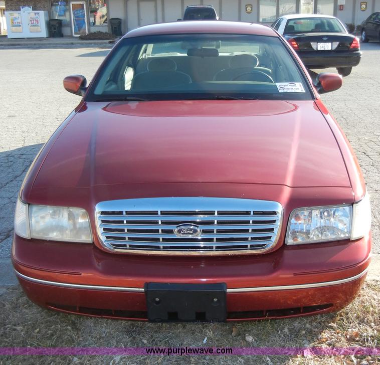 image for item A3421 2000 Ford Crown Victoria Police Interceptor