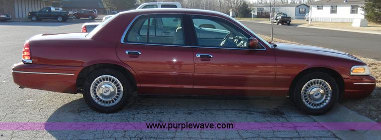 image for item A3421 2000 Ford Crown Victoria Police Interceptor