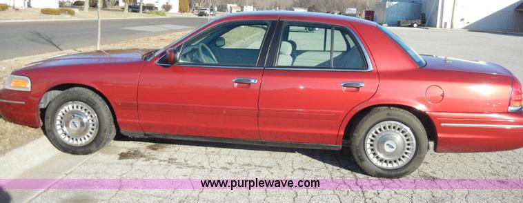 image for item A3421 2000 Ford Crown Victoria Police Interceptor
