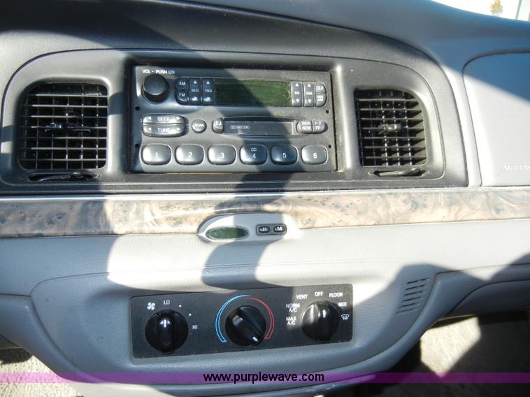 image for item A3421 2000 Ford Crown Victoria Police Interceptor