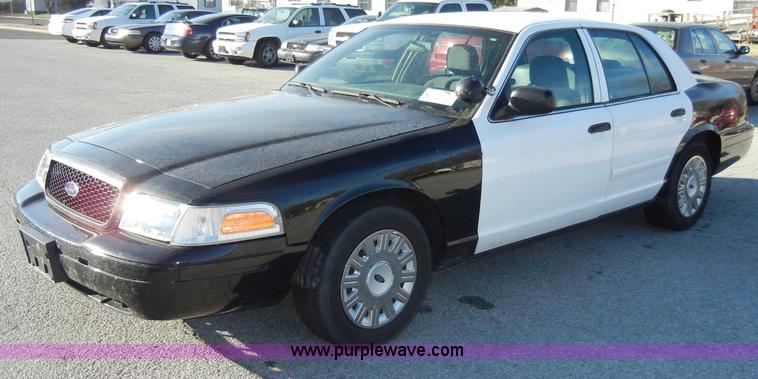 image for item A3422 2005 Ford Crown Victoria Police Interceptor