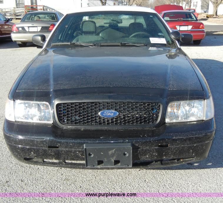 image for item A3422 2005 Ford Crown Victoria Police Interceptor