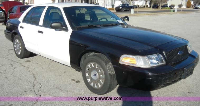 image for item A3422 2005 Ford Crown Victoria Police Interceptor