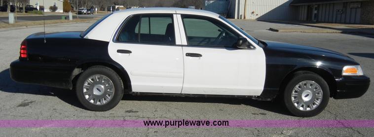 image for item A3422 2005 Ford Crown Victoria Police Interceptor